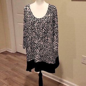 Grace Elements tunic. BLK & White 2X
